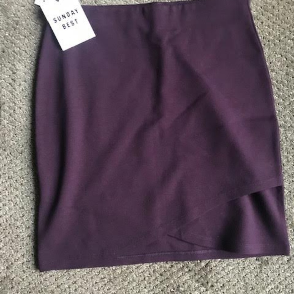 Plum mini skirt - Aritzia